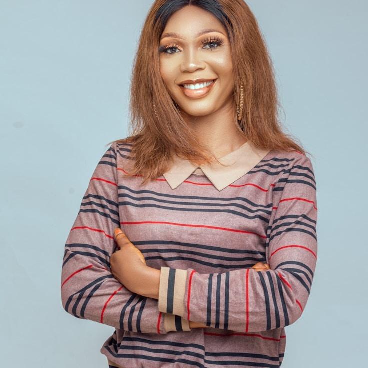 Kaveri Mehta, Lead Design Curator at Modest Garden Line, reviewing corporate floral arrangements